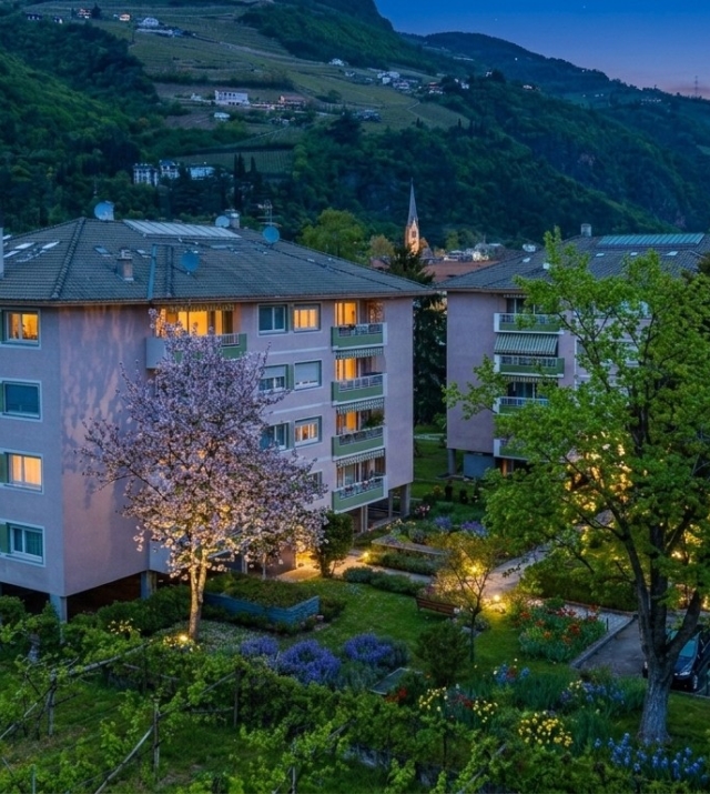 Bolzano Gries: Luminoso quadrilocale con magnifica vista aperta sui vigneti